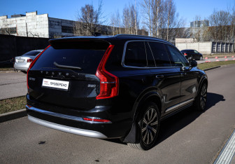 Подержанный автомобиль Volvo XC90 2021 года (4 фото)