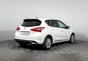 Подержанный автомобиль Nissan Tiida Hatchback 2015 года (5 фото)