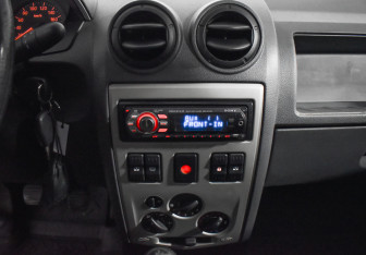 Подержанный автомобиль Renault Logan Sedan 2007 года (16 фото)