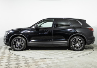 Подержанный автомобиль Volkswagen Touareg 2018 года (8 фото)
