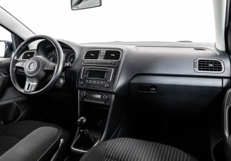 Подержанный автомобиль Volkswagen Polo Sedan 2015 года (9 фото)