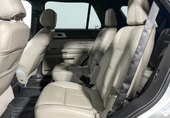 Подержанный автомобиль Ford Explorer 2014 года (12 фото)
