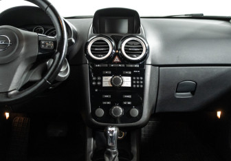 Подержанный автомобиль Opel Corsa 2008 года (14 фото)