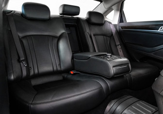 Подержанный автомобиль Hyundai Genesis 2016 года (32 фото)