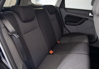 Подержанный автомобиль Ford Focus Wagon 2010 года (12 фото)