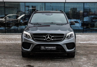 Подержанный автомобиль Mercedes-Benz GLE 2017 года (3 фото)