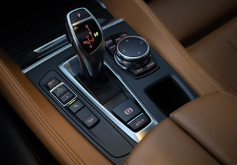 Подержанный автомобиль BMW X6 2016 года (22 фото)