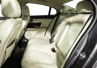 Подержанный автомобиль Jaguar XF Sedan 2009 года (10 фото)
