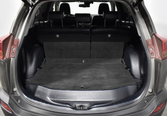 Подержанный автомобиль Toyota RAV4 2013 года (18 фото)