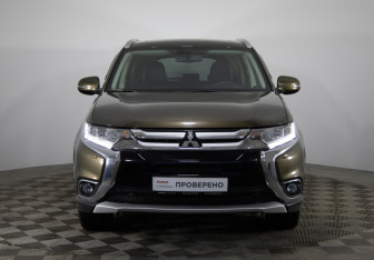 Подержанный автомобиль Mitsubishi Outlander 2015 года (2 фото)