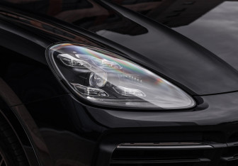 Подержанный автомобиль Porsche Cayenne 2021 года (11 фото)
