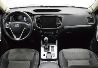Подержанный автомобиль Geely Emgrand X7 2019 года (14 фото)