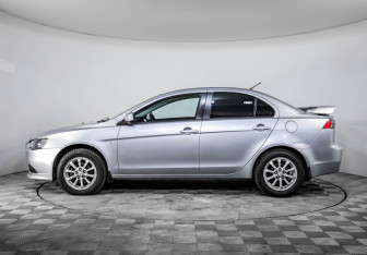 Подержанный автомобиль Mitsubishi Lancer Sedan 2012 года (8 фото)