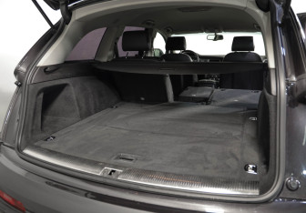 Подержанный автомобиль Audi Q7 2014 года (28 фото)
