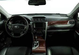 Подержанный автомобиль Toyota Camry Sedan 2012 года (13 фото)