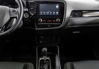 Подержанный автомобиль Mitsubishi Outlander 2021 года (13 фото)
