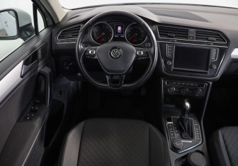Подержанный автомобиль Volkswagen Tiguan 2017 года (10 фото)