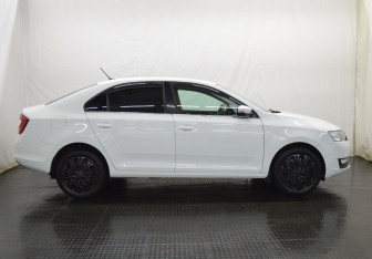 Подержанный автомобиль Skoda Rapid Liftback 2017 года (4 фото)