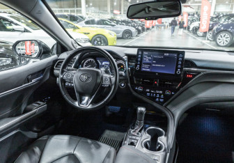 Подержанный автомобиль Toyota Camry Sedan 2021 года (15 фото)