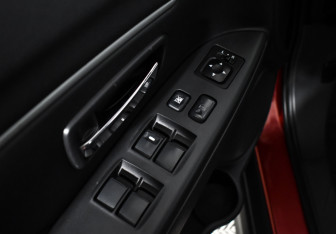 Подержанный автомобиль Mitsubishi ASX 2012 года (10 фото)