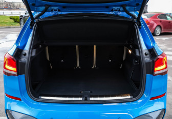 Подержанный автомобиль BMW X1 2021 года (35 фото)