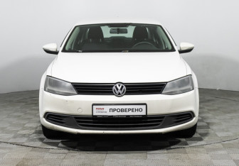 Подержанный автомобиль Volkswagen Jetta Sedan 2014 года (2 фото)