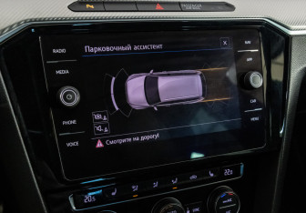 Подержанный автомобиль Volkswagen Passat Wagon 2018 года (18 фото)