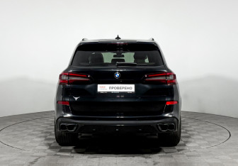 Подержанный автомобиль BMW X5 2020 года (6 фото)