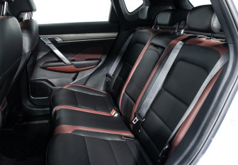 Подержанный автомобиль Geely Coolray 2022 года (10 фото)