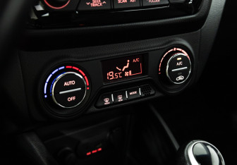 Подержанный автомобиль Kia Rio Hatchback 2014 года (15 фото)