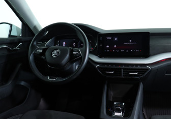 Подержанный автомобиль Skoda Octavia Liftback 2022 года (12 фото)