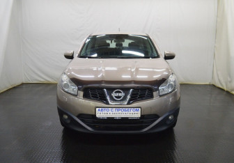 Подержанный автомобиль Nissan Qashqai 2012 года (2 фото)