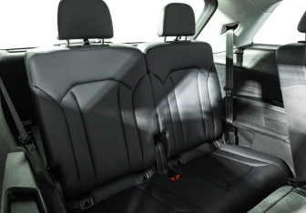 Подержанный автомобиль Audi Q7 2021 года (29 фото)