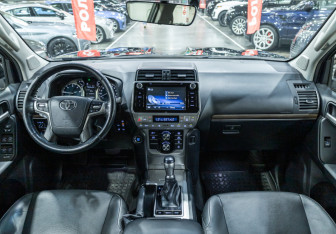 Подержанный автомобиль Toyota Land Cruiser Prado 2018 года (15 фото)
