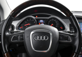 Подержанный автомобиль Audi A6 allroad 2010 года (18 фото)