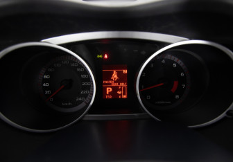 Подержанный автомобиль Mitsubishi Outlander 2008 года (13 фото)