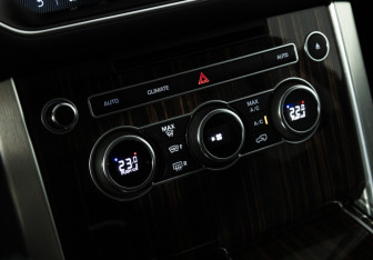 Подержанный автомобиль Land Rover Range Rover 2017 года (37 фото)