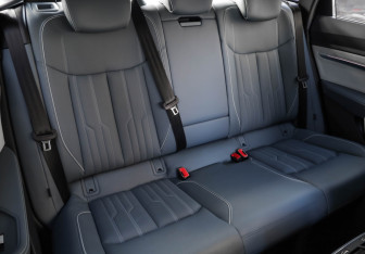 Подержанный автомобиль Audi e-tron Sportback 2021 года (32 фото)