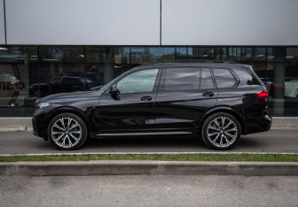 Подержанный автомобиль BMW X7 2019 года (10 фото)
