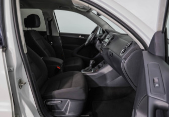 Подержанный автомобиль Volkswagen Tiguan 2015 года (24 фото)