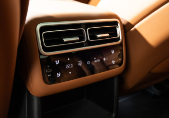 Подержанный автомобиль LiXiang L7 2024 года (17 фото)