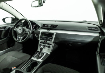 Подержанный автомобиль Volkswagen Passat Wagon 2012 года (9 фото)