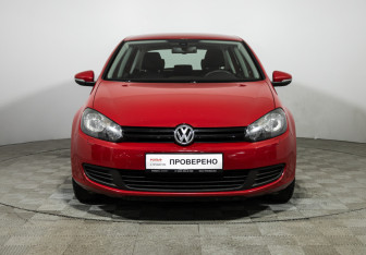 Подержанный автомобиль Volkswagen Golf Hatchback 2012 года (2 фото)