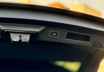 Подержанный автомобиль Land Rover Range Rover Velar 2017 года (27 фото)