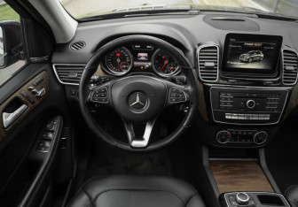 Подержанный автомобиль Mercedes-Benz GLE 2017 года (15 фото)
