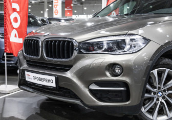 Подержанный автомобиль BMW X6 2019 года (3 фото)