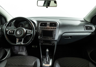 Подержанный автомобиль Volkswagen Polo Sedan 2018 года (13 фото)