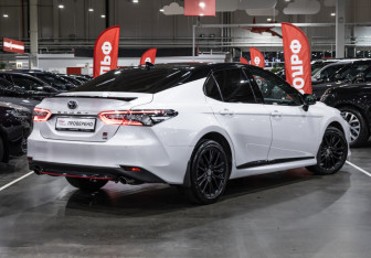 Подержанный автомобиль Toyota Camry Sedan 2021 года (7 фото)