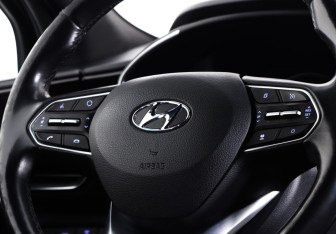 Подержанный автомобиль Hyundai Santa Fe 2018 года (14 фото)