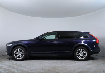 Подержанный автомобиль Volvo V90 Cross Country 2017 года (9 фото)
